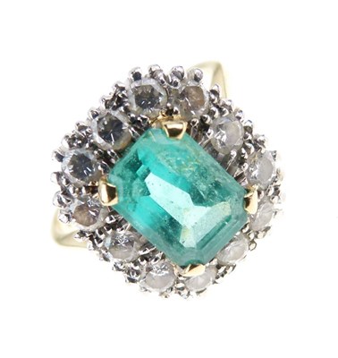 Lot 20 - Emerald and diamond cluster ring