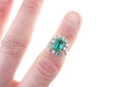 Lot 20 - Emerald and diamond cluster ring