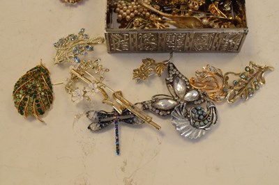Lot 100 - Quantity of costume jewellery, together with a crystoleum, and photo frame