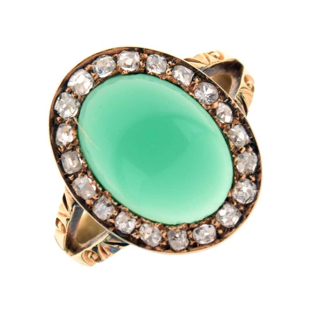 Lot 29 - Late Victorian diamond and green agate ring
