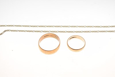 Lot 52 - 9ct gold figaro chain, and two 9ct gold wedding bands