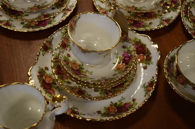 Lot 606 - Quantity of Royal Albert 'Old Country Roses' pattern tableware