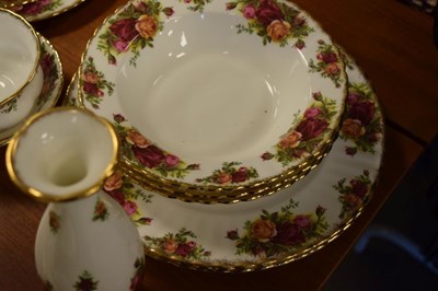 Lot 606 - Quantity of Royal Albert 'Old Country Roses' pattern tableware