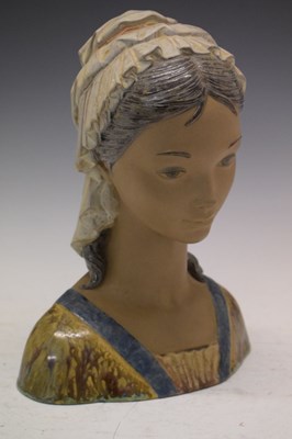 Lot 301 - Lladro female bust