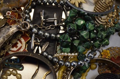 Lot 101 - Small quantity of costume jewellery