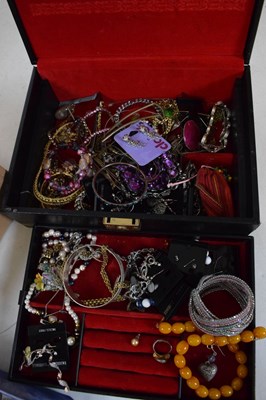 Lot 106 - Large quantity of costume jewellery to include