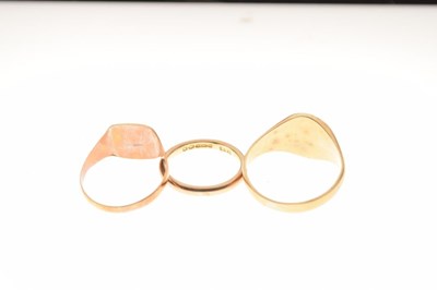 Lot 49 - Two 9ct signet rings
