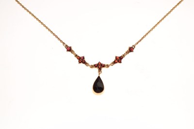 Lot 87 - 9ct gold necklace set garnet-coloured stones