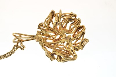 Lot 56 - Modernist 9ct gold pendant