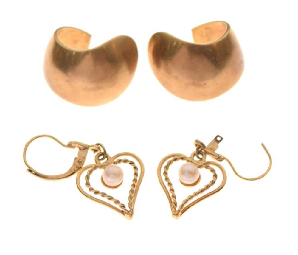 Lot 81 - Pair of 9ct hoop earrings and pearl earrings