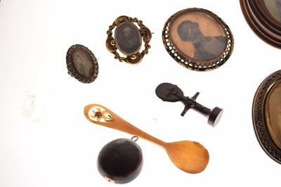 Lot 216 - Quantity of objects of virtue