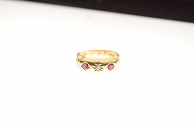Lot 22 - Edwardian 18ct gold three-stone ring