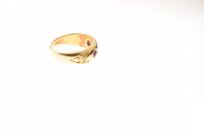 Lot 22 - Edwardian 18ct gold three-stone ring