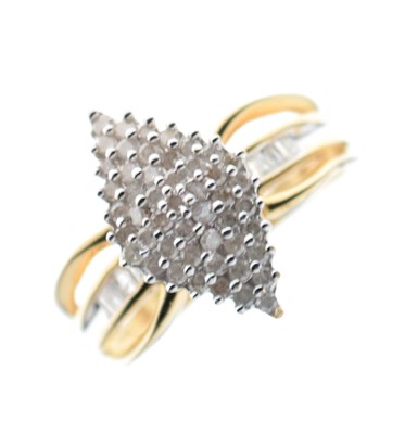 Lot 35 - '14k' yellow metal diamond cluster ring
