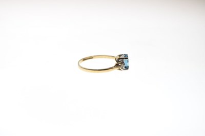 Lot 6 - 9ct gold three-stone ring set blue topaz-coloured stone and two diamonds