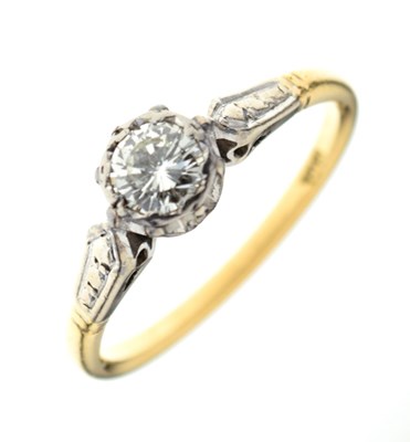 Lot 5 - Solitaire diamond ring