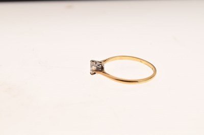 Lot 3 - 18ct yellow metal solitaire diamond ring