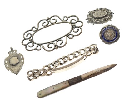 Lot 205 - Small quantity of silver items to include folding fruit knife, identity bracelet, etc