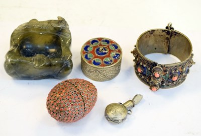 Lot 284 - Spinach jade ashtray decorated with a dragon, Tibetan egg and three pieces of Middle Eastern jewellery