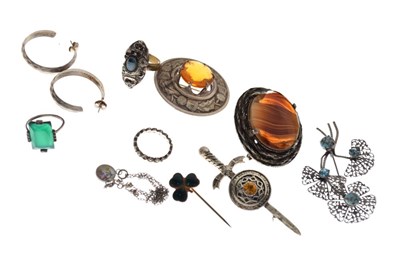 Lot 56 - Small quantity of costume jewellery