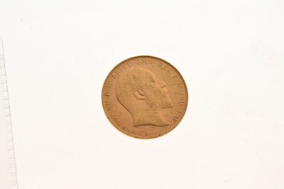 Lot 105 - Coins - George V gold sovereign, 1910