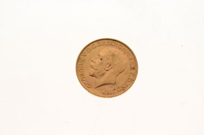 Lot 116 - Coins - George V gold sovereign, 1914