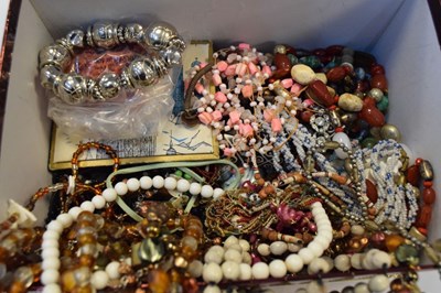 Lot 47 - Quantity of costume jewellery