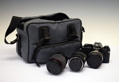 Lot 255 - Quantity of cameras & accessories