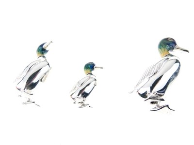 Lot 114 - Set of three Saturno silver and enamel ducks
