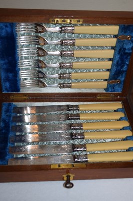 Lot 684 - Quantity of assorted silver-plated wares