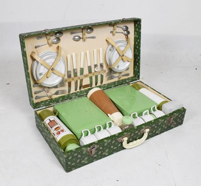 Lot 673 - Nigeria Airways picnic set