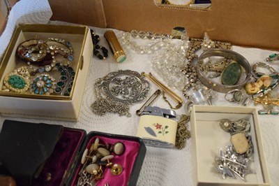 Lot 80 - Extensive collection of costume jewellery and watches