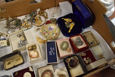 Lot 80 - Extensive collection of costume jewellery and watches