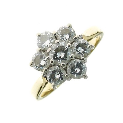 Lot 10 - Seven stone diamond 18ct gold cluster ring