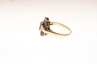Lot 15 - Yellow metal, aquamarine and diamond ring