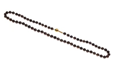Lot 36 - Tinted cultured freshwater pearl necklace