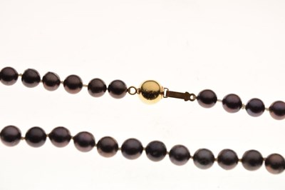 Lot 36 - Tinted cultured freshwater pearl necklace