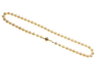 Lot 35 - Cultured pearl necklace