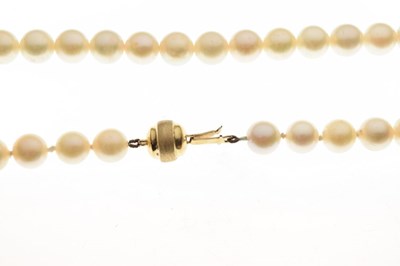 Lot 35 - Cultured pearl necklace