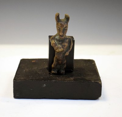 Lot 270 - Antiquities - Bronze anthropomorphic figure