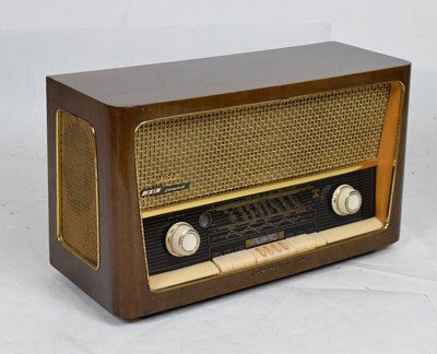 Lot 533 - Grundig 3028 3D sound wooden cased radio