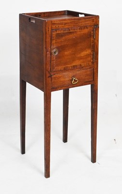 Lot 465 - George III mahogany tray top night cupboard