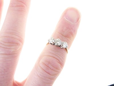 Lot 6 - Three stone diamond ring