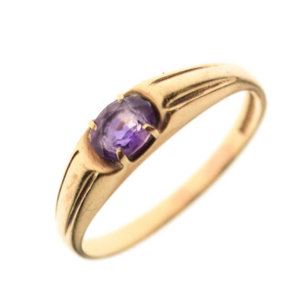 Lot 8 - 9ct gold dress ring set an amethyst-coloured stone