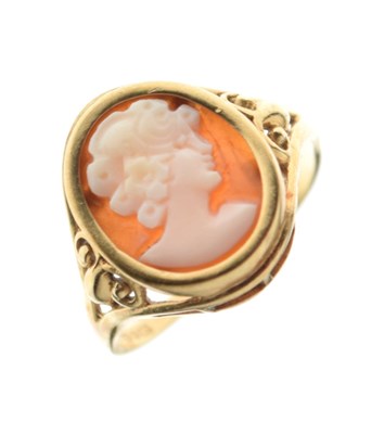 Lot 24 - 9ct gold cameo ring