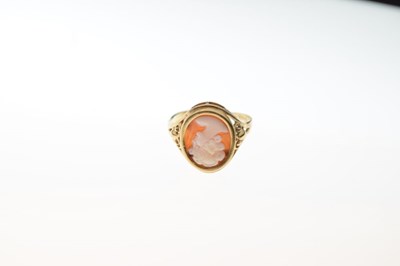 Lot 24 - 9ct gold cameo ring