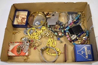 Lot 46 - Quantity of costume jewellery