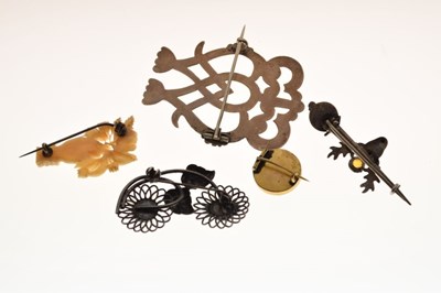 Lot 73 - Five various brooches including an unmarked white metal Luckenbooth brooch