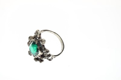 Lot 19 - Victorian-style paste cluster ring