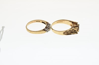 Lot 29 - 9ct gold illusion set ring and a 10kt ring
